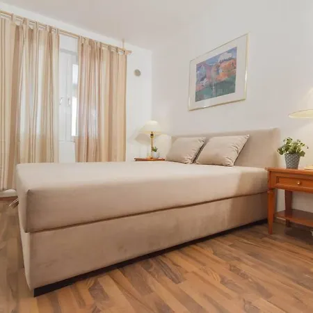 Roko Apartment *